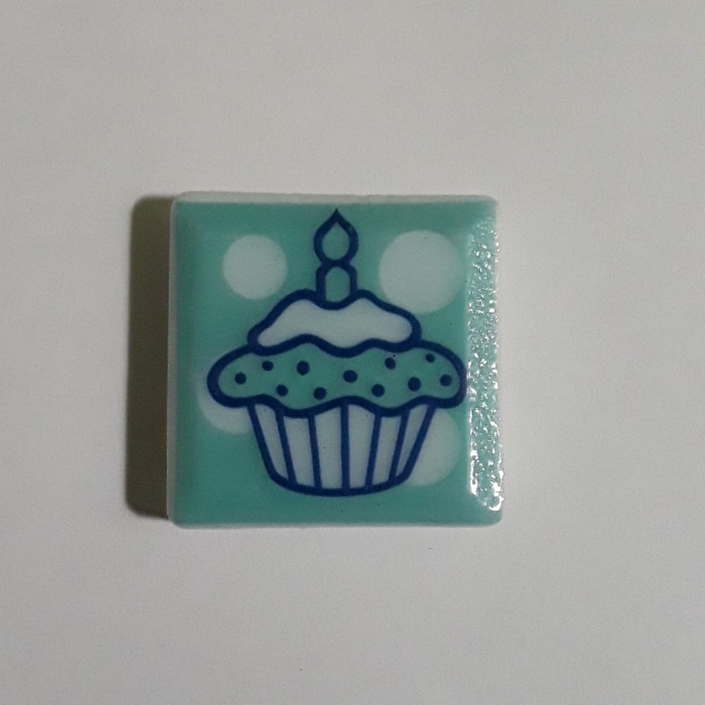 8 Colorful Mini Magnets - Picture 3 of 10